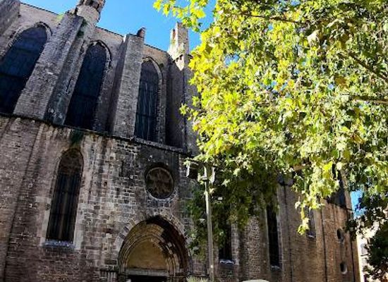 spain/barcelona/attraction/placa-de-sant-josep-oriol