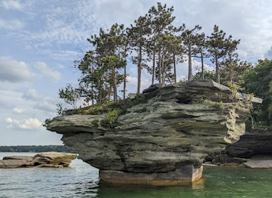 michigan/the-thumb/attraction/turnip-rock