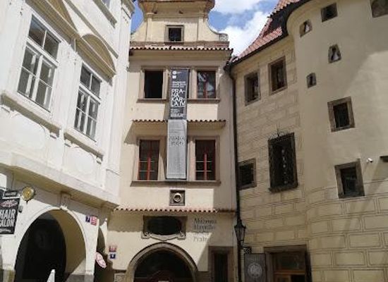 czechia/prague/attraction/house-at-the-golden-ring