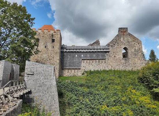 latvia/gauja-national-park/attraction/castle-of-the-livonian-order-in-sigulda