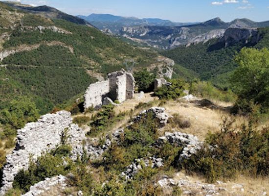 france/verdon-gorge/attraction/chateauneuf-les-moustiers