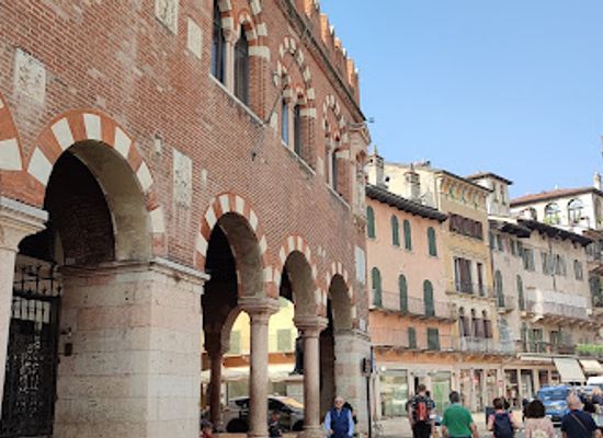 italy/verona/attraction/domus-mercatorum