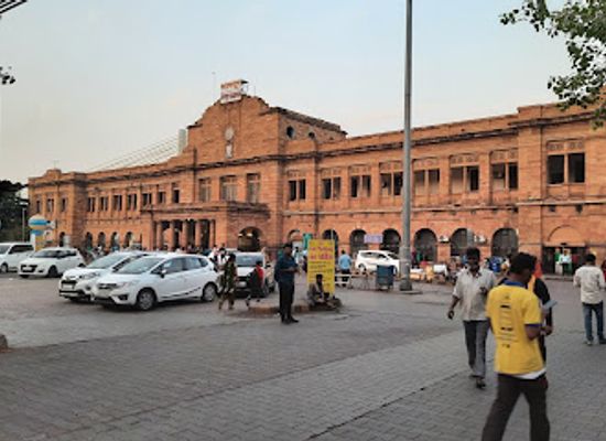 india/central-india/attraction/bardi-railway-station