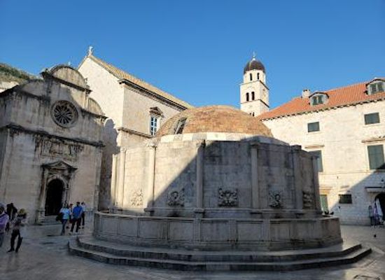 croatia/dubrovnik/attraction/onofrio-s-large-fountain