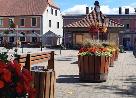 latvia/cesis/attraction/rozu-square