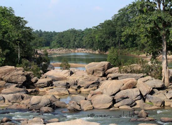 india/central-india/attraction/gidli-ghogra-waterfall