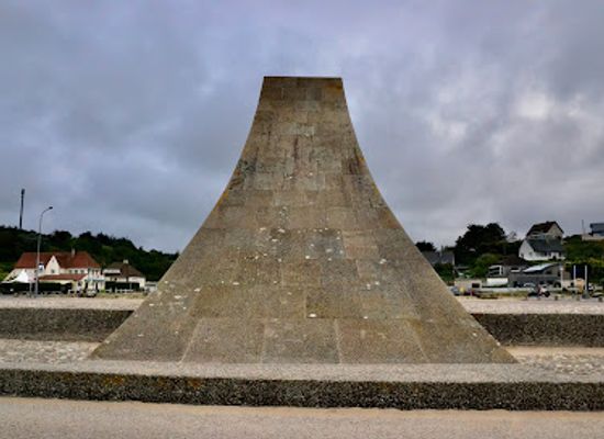 france/normandy/attraction/omaha-beach-memorial