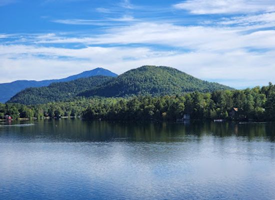 new-york/adirondack-mountains/attraction/mirror-lake