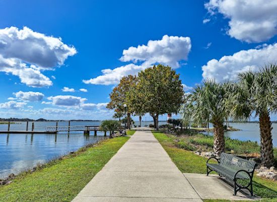 florida/mount-dora/attraction/lighthouse-walk