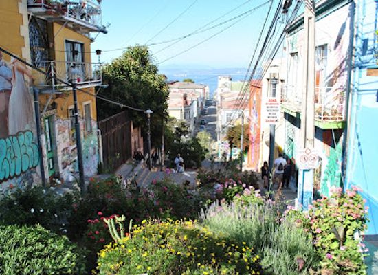 chile/valparaiso/barrio-puerto/attraction/ascensor-el-peral