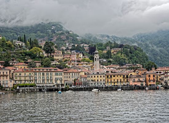italy/lake-como/attraction/piazza-giuseppe-garibaldi