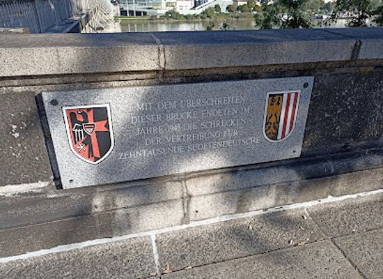 austria/linz/attraction/denkmal-fur-die-heimatvertriebenen-sudetendeutschen