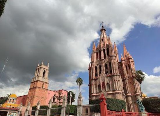 mexico/san-miguel-de-allende/attraction/iglesia-de-san-rafael