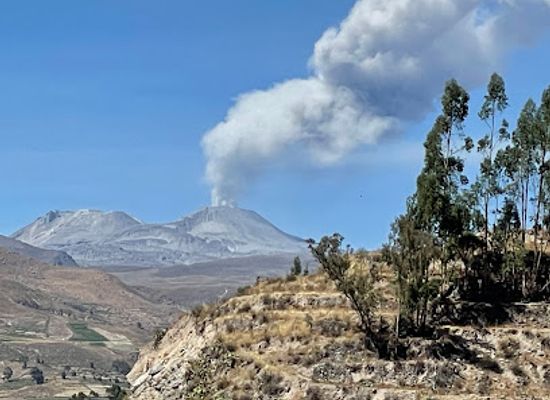 peru/colca-canyon/attraction/volcan-sabancaya