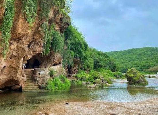 oman/salalah/attraction/ain-garziz