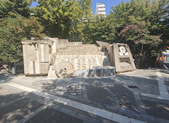 greece/larissa/attraction/river-sculpture-a