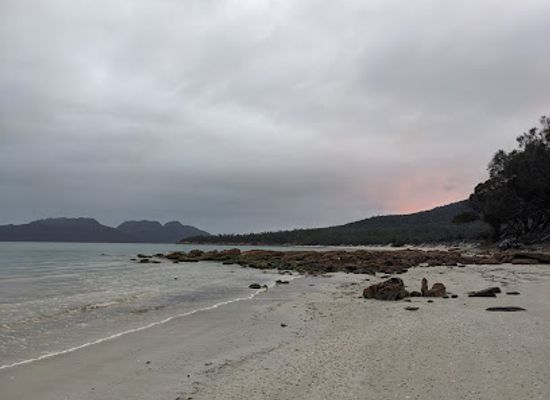 australia/freycinet-national-park/attraction/cooks-hut