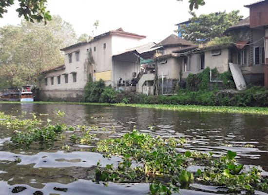 india/alleppey/attraction/canoe-boating-aleppey