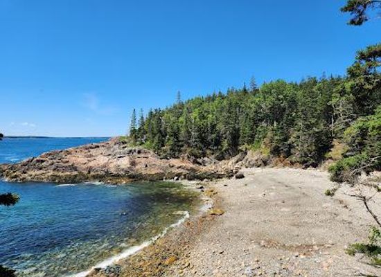 maine/bar-harbor/attraction/little-hunters-beach