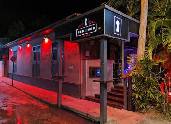 barbados/hastings/attraction/red-door-lounge
