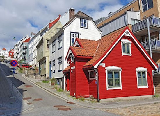 norway/bergen/bryggen/attraction/old-bergen-house-for-walking