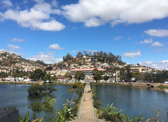 madagascar/antananarivo/attraction/monument-de-l-ange-noir