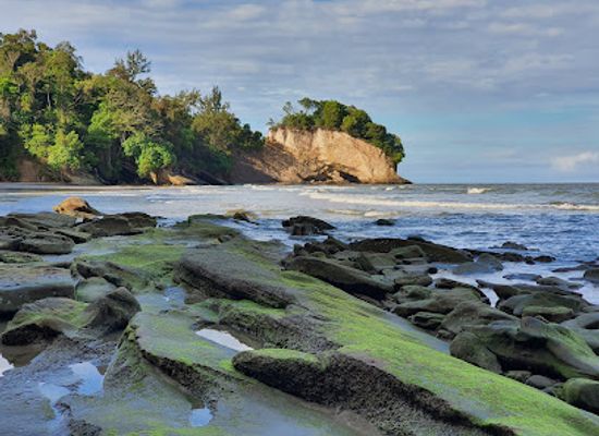 malaysia/miri/attraction/hidden-beach-waterfall