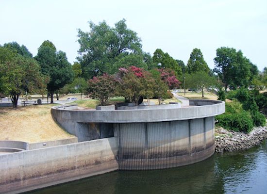 oklahoma/tulsa/brookside/attraction/pedestrian-bridge