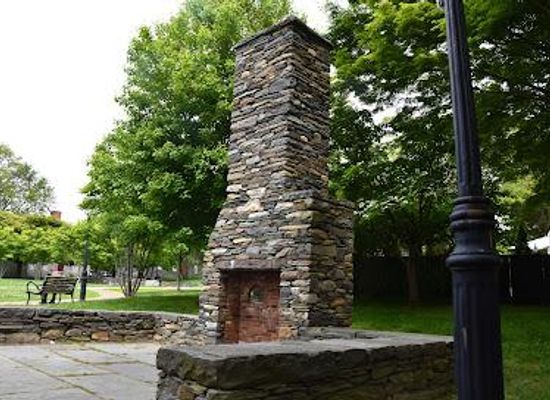rhode-island/providence/attraction/queen-anne-square