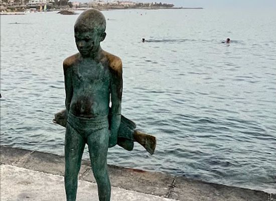 cyprus/kato-paphos/attraction/malchik-s-ryboy