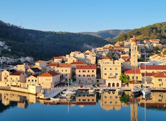 croatia/dalmatia/attraction/pucisca-central-dalmatia-croatia-theme-trails