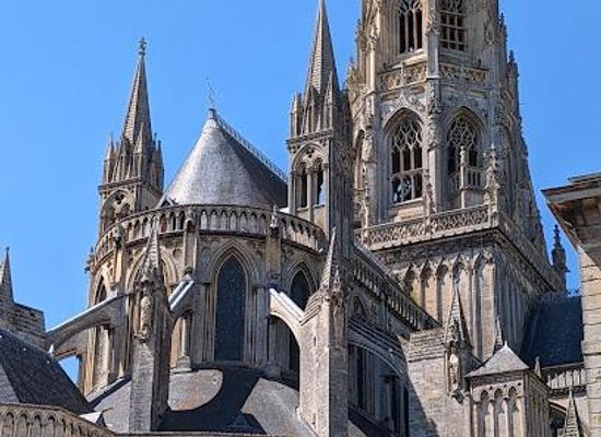 france/caen/attraction/cathedrale-notre-dame-de-bayeux