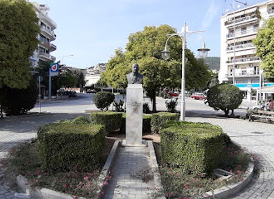 greece/kavala/attraction/statue-mavromichalis
