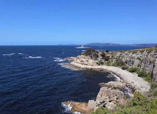 australia/tasman-peninsula/attraction/iron-pot-lighthouse