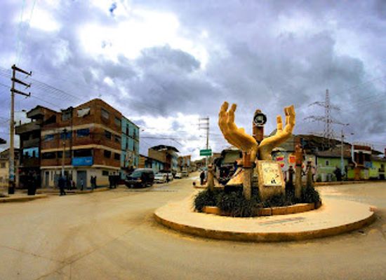 peru/pasco/attraction/ovalo-las-manos-de-la-defensa-de-la-libertad