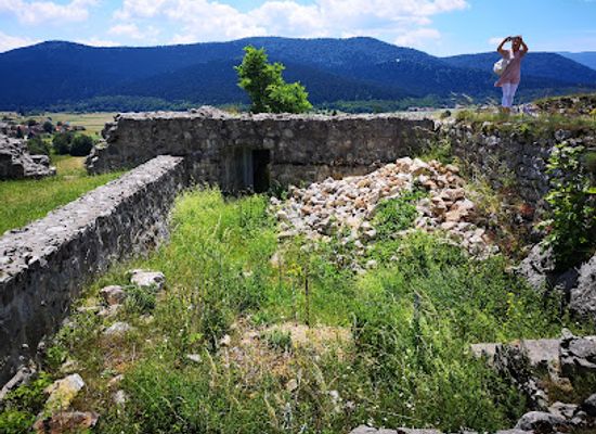 croatia/lika/attraction/utvrda-sokolac