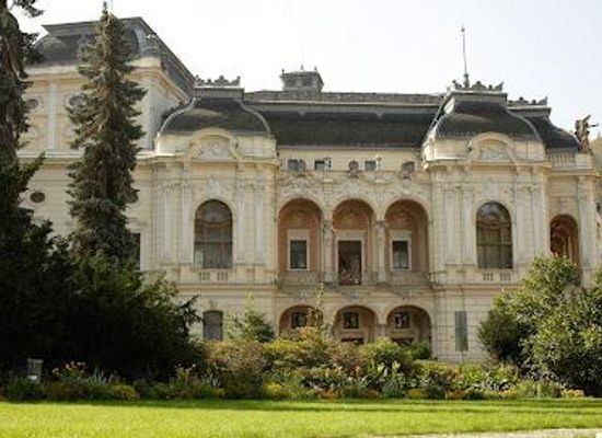czechia/karlovy-vary/attraction/karlovy-vary-city-theatre