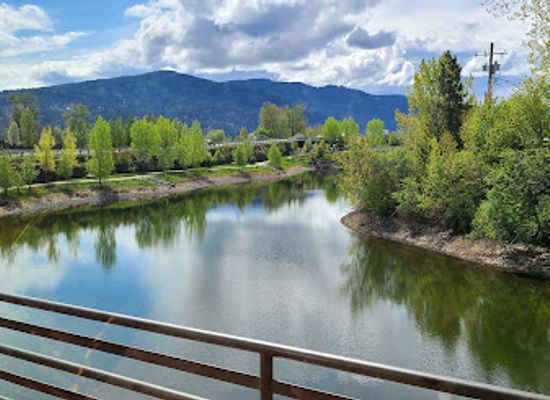 idaho/sandpoint/attraction/cedar-street-bridge-public-market
