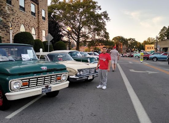 ohio/cuyahoga-valley-national-park/attraction/riverfront-cruise-in