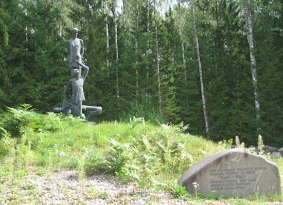 latvia/kuldiga/attraction/kuldiga-municipality-rumba-parish-monument-to-victims-of-fascism
