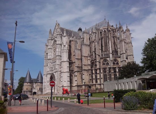 france/picardy/attraction/la-cathedrale-saint-pierre