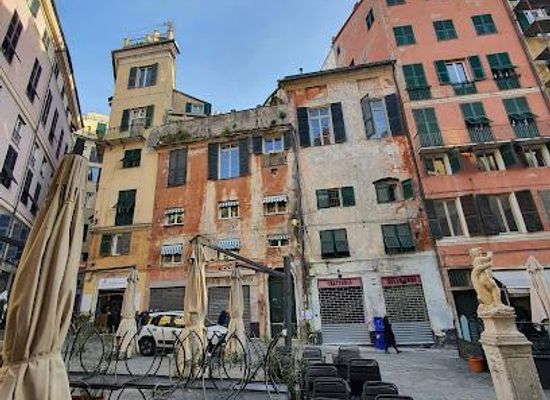 italy/genoa/attraction/piazza-delle-erbe