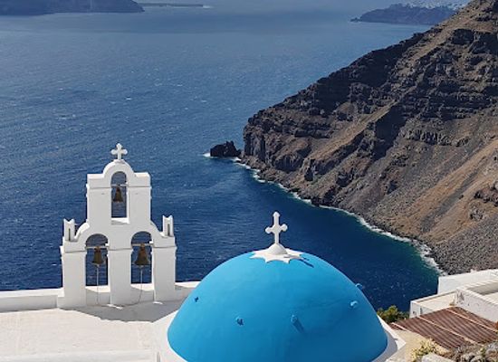 greece/santorini/imerovigli/attraction/three-bells-of-fira-iconic-viewpoint