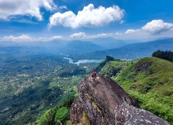 sri-lanka/nuwara-eliya-district/attraction/monara-gala-mountain-peacock-hill