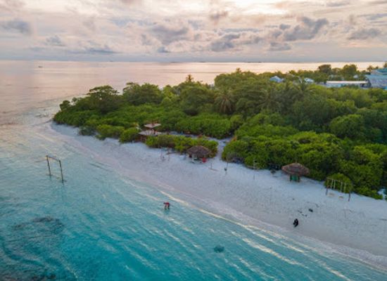 maldives/lhaviyani-atoll/attraction/ungoofaaru-beach