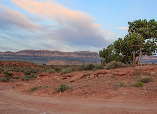 utah/grand-staircase-escalante-national-monument/attraction/peek-a-boo-gulch-parking-area