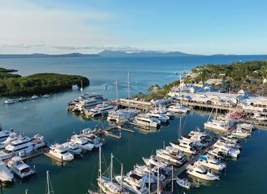 australia/port-douglas/attraction/crystalbrook-superyacht-marina