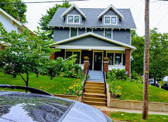 ohio/akron/highland-square/attraction/dr-bob-s-home