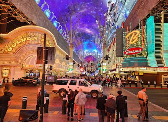 nevada/las-vegas/attraction/fremont-street-experience