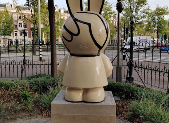 netherlands/amsterdam/museumplein/attraction/nijntje-for-peace-statue
